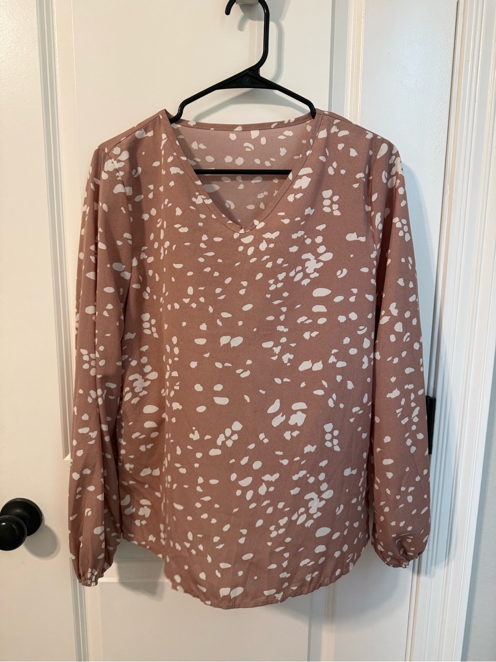 SHEIN Dusty Rose V-Neck Long Sleeve Top with White Spot Print